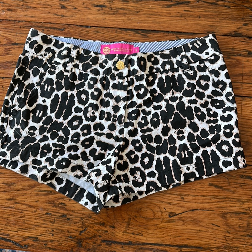 Macbeth Collection leopard print short shorts